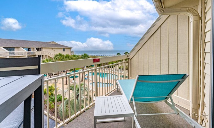 Hilton Head Island Villa | N Forest Beach Condo: Prime Location w/ Direct Beach Access & Heated Comm. Pool
