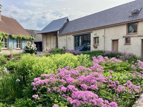 Kluisbergen House | Nachtegael Poorthuis. Een ruime, lichte woning in loft stijl.