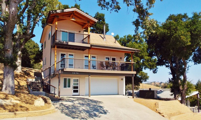 Oak Shores House | Naci Chalet is perfect for those great lake trips, Internet & Private Slip!