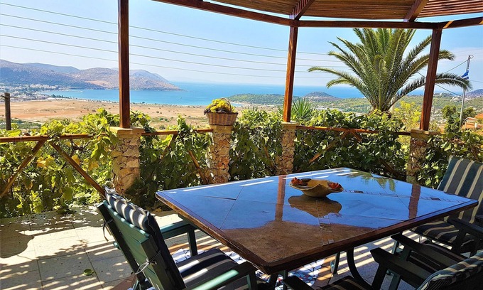 Anavyssos Villa | Nadia's Traditional Greek house