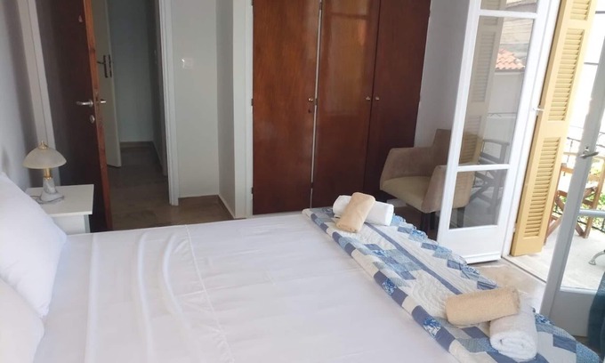 Gefira Mpania Apartment | NAFPAKTOS APARTMENT AND STUDIO IN PORT FOR 9 GUESTS