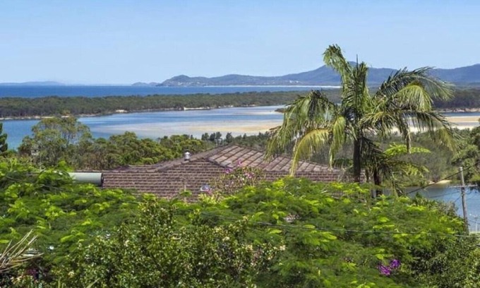 Nambucca Heads House | Nambucca Beach House - Home with great sea views, full kitchen & strong Wi-Fi