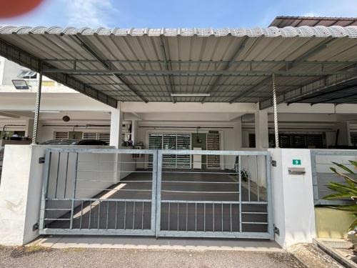 Perak Tengah District House | Nameera Stay Bandar Universiti Seri Iskandar