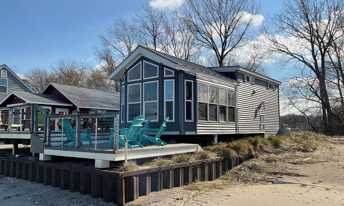 Oak Harbor House | Nana and Papa’s Tiny beach house with private beach and amazing views