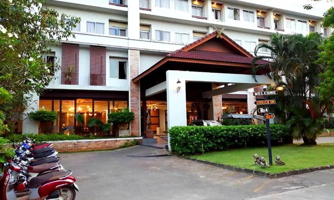 Chumphon Hotel | Nana Buri Hotel