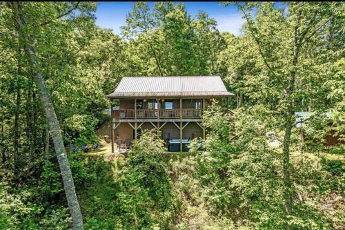 Almond House | Nantahala Nook, cabin w/hot tub,game room, & wifi