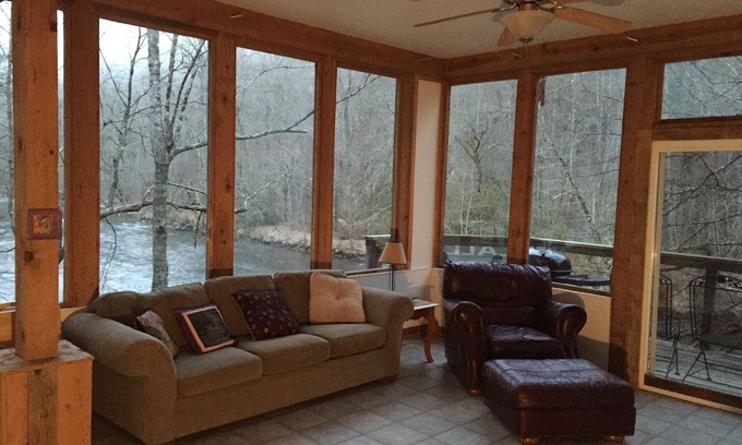 Bryson City Cabin | Nantahala RiverHouse riverfront w/great Fishing/Views/Hiking/Paddling/Campfires!