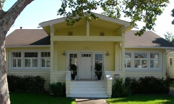 Napa House | Napa Sans Souci - Walk to Downtown Napa - Private Yard and Gardens