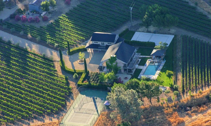 Calistoga House | Napa Valley Vineyard Estate For Active Lifestyles with 2 Pickleball Courts