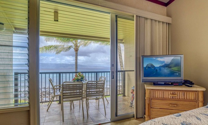 Napili Condo | Napili Shores I-273 - Direct Oceanfront - Upgraded with A/C and King-size Bed