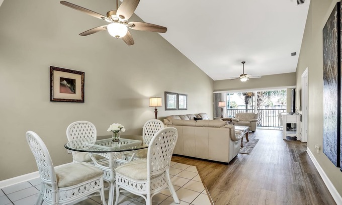 Naples Condo | Naples 2/2 Updated Waterfront Condo in Falling Waters Rosewood Community