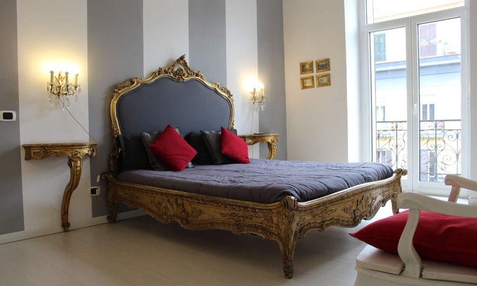 Naples City Centre Apartment | Naples city of the Sun and the Sea and 2500 years of history awaits you