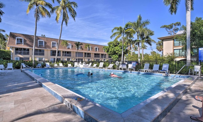 Old Naples Condo | Naples Condo w/Pool - Walk to Dining & Beach