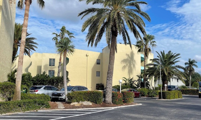 Palm River Estates Condo | Naples Florida two bedroom Condo
