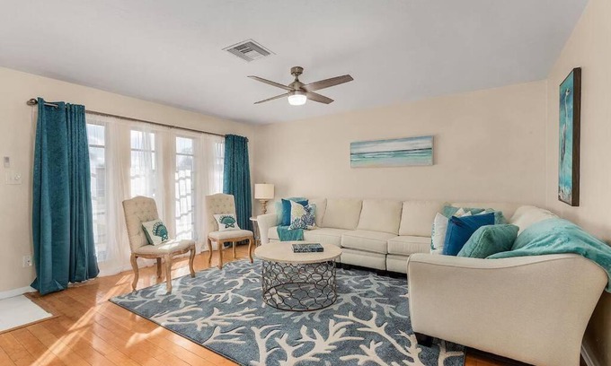 Central Naples House | Naples Paradise Near The Beach!