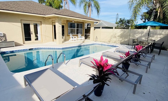 Naples Park House | Naples Pool Oasis close to Vanderbilt Beach access - 3BR/2BA + Bikes