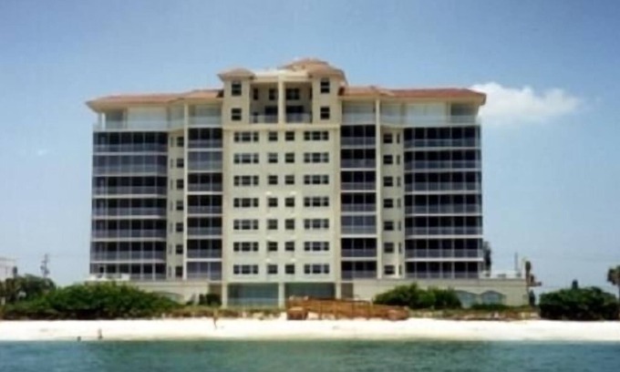 Vanderbilt Beach Condo | Naples Vanderbilt Beachfront Luxury -Gorgeous ! 14 days ok