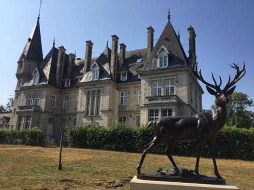 Saint-Jean-aux-Bois Apartment | Napoleon Chateau Luxuryapartment for 18 guests with Pool near Paris!