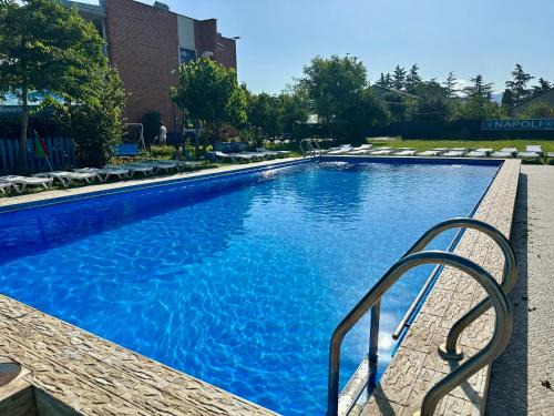 Natakhtari House | Napoli Nataxtari hotel,pool,bar,kamping