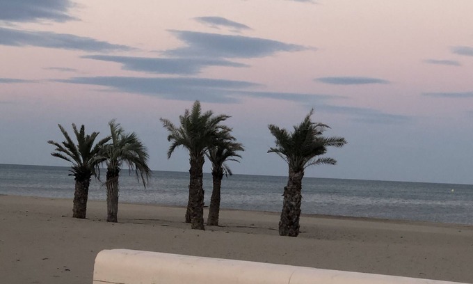 Narbonne-Plage Apartment | NARBONNE PLAGE T2 apartment of 40 M2 on the edge of the beach equipped with wifi