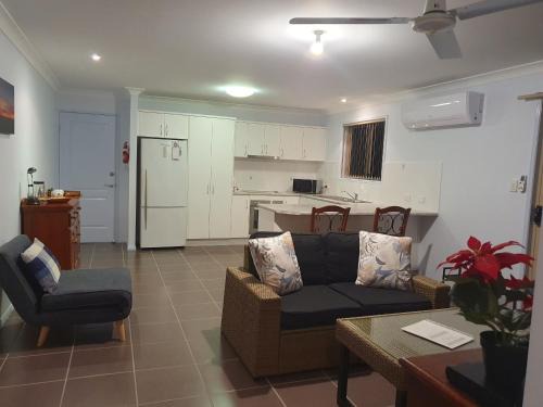 Narangba Apartment | Narnie's Place in Narangba - Relaxed Space with Breakfast