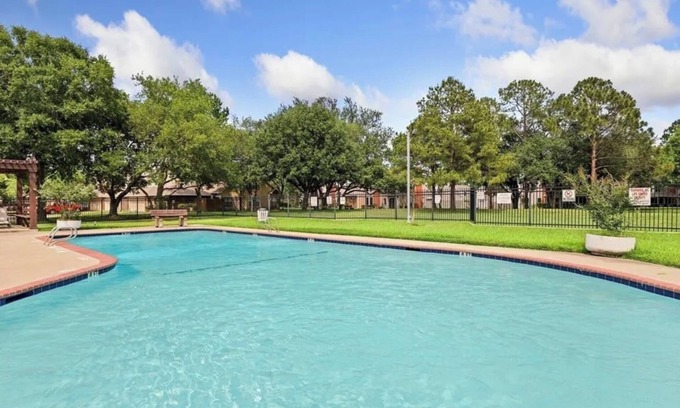 Clear Lake City House | NASA, Lake, and to the Moon 2-bedroom townhome