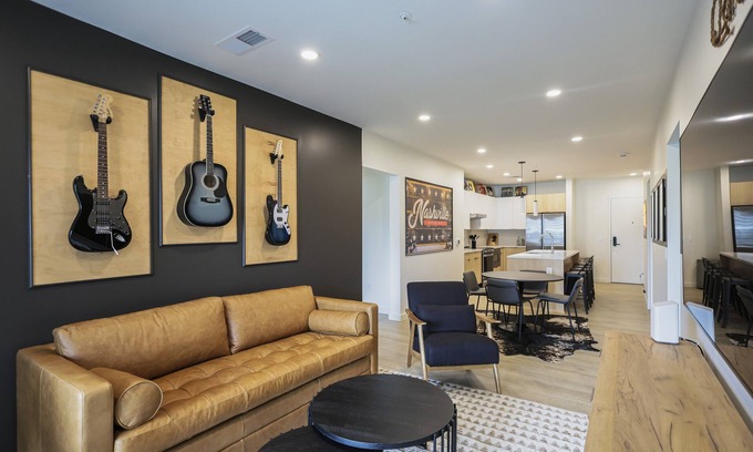 Sobro Condo | Nashville themed 3-bedroom condo that's .6 miles from Broadway St!