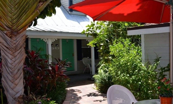 Old Town House | Nassau Suite just steps to Duval Tropical oasis quiet location Downtown