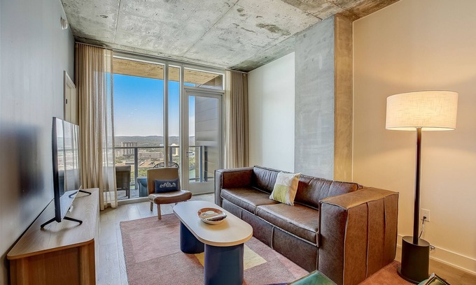 Rainey Street Historic District Condo | Natiivo Austin condo - amazing lake-view balcony - rooftop pool & gym