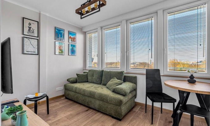Saska Kepa Apartment | National Stadium Homely Studio