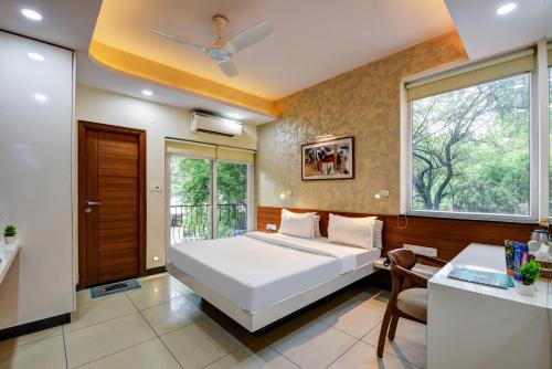 Hanuman Road Area Hotel | National YMCA Hostel