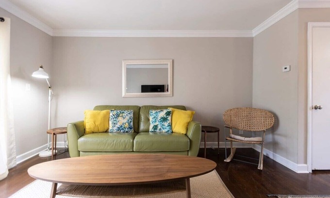 Northeast Virginia Beach House | Natural Beauty A - 3min walk to beach