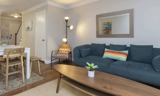 Northeast Virginia Beach House | Natural Beauty B - 3min walk to beach
