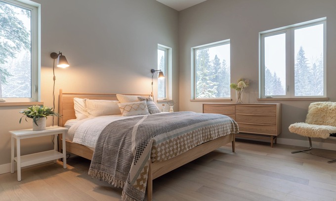 Crescent Valley House | Natural Habitat Guesthouse with hot tub and sauna