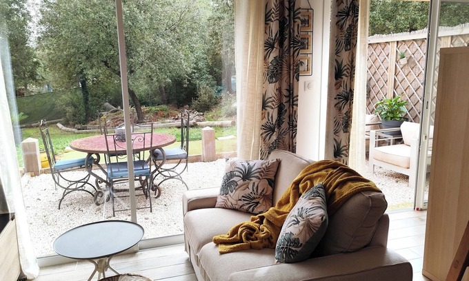 Camps-la-Source Apartment | Natural haven of peace in Provence with garden and jacuzzi for 2/3 people