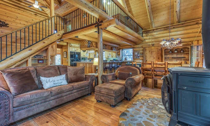 Idyllwild Cabin | Natural log cabin with guesthouse, game room, enclosed yard & washer/dryer
