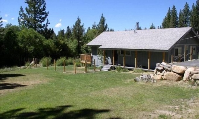 Pioneer Trail Cabin | Natural Private Setting, Dog-Friendly, Fenced yard, Hot Tub, Walk/bike to trails
