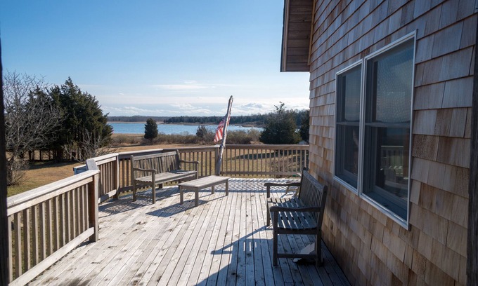 Springs House | Naturalist Oasis on Accabonac Harbor