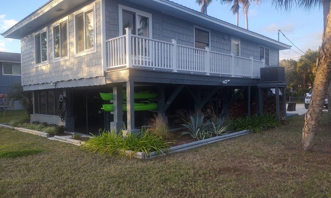 Woods N Waters House | Nature Coast Escape, Breezy - Waterfront with Boat Dock