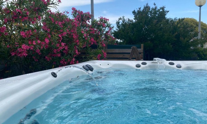 Pont-Saint-Esprit Apartment | Nature et SPA