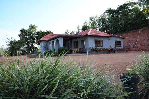 Mudigere House | Nature INN Homestay - Hill Top Mountain View & River Access