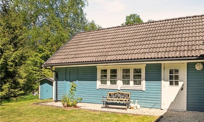 Ludvigsborg Cabin | Nature Inspired Cosy Cabin, Walking Distance to Lake
