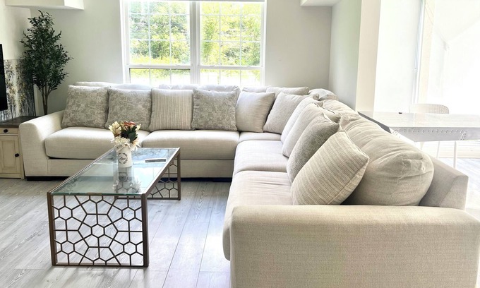 Vienna House | Nature-Inspired Family Retreat near Hwy 66