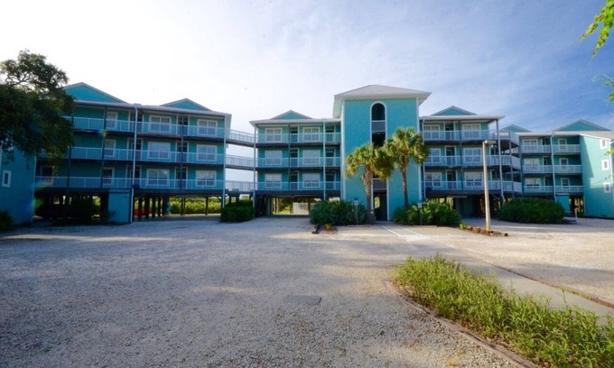 Cedar Key Condo | Nature's Landing C104 Corner Unit with Pool!