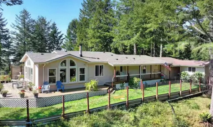 Brookings House | Nature's Nest-Brookings Retreat