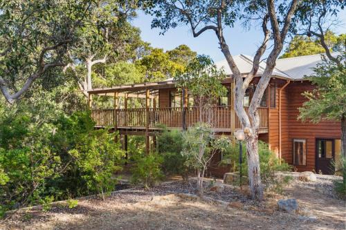 Eagle Bay House | Nature's Retreat Eagle Bay