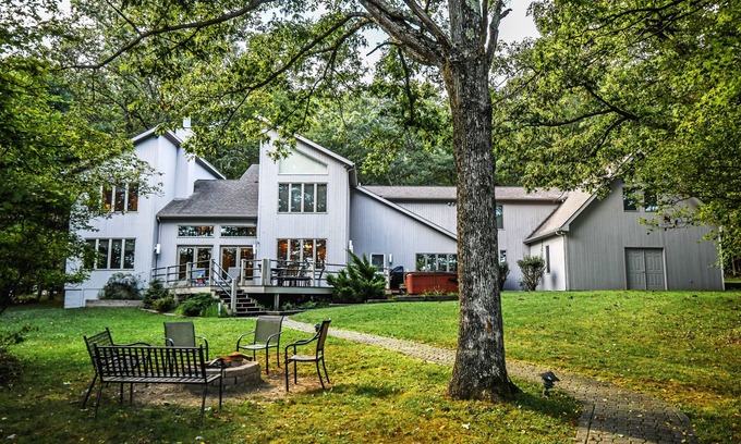 Blakeslee House | Nature's Retreat | Private Dock, Community Pool!