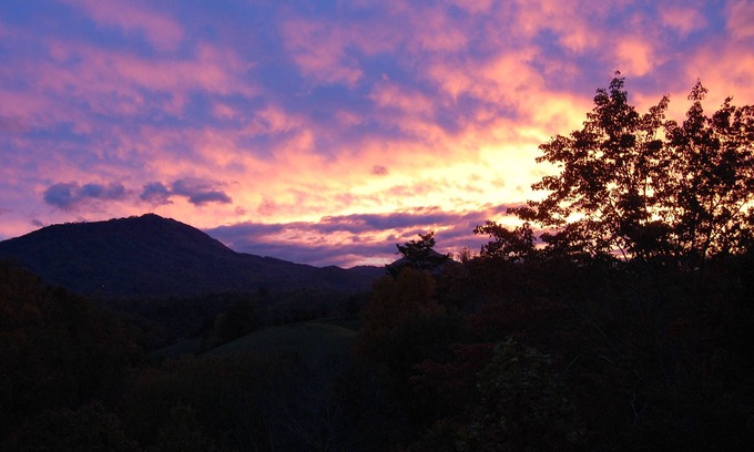 Sevierville Cabin | Nature's View, Beautiful 3-Story Cabin; 3 Bdrms w/King Beds; Free WiFi