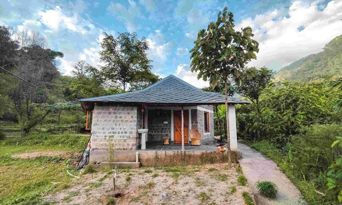 Dharamshala Cottage | Nature Stay in Stone Cottage with Food, Yoga & Meditation in Dharamshala