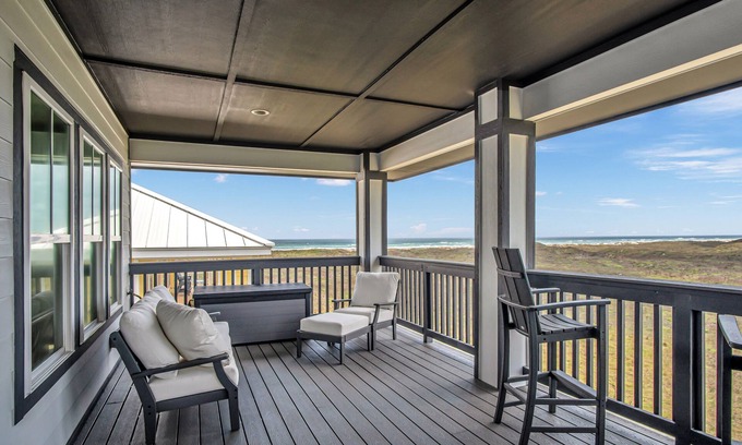 Port Aransas House | Naut Today | New Coastal Home, Views, Shared Pool